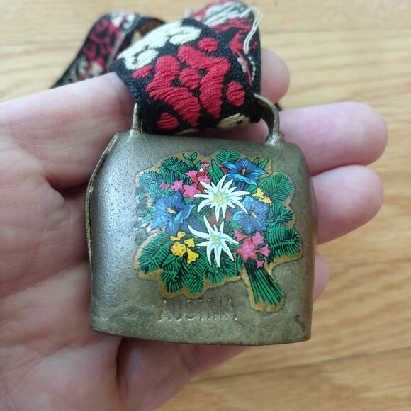 Vintage Austria Cow Bell Souvenir Cowbell with Embroidered Woven Strap Edelweiss - Picture 6 of 15